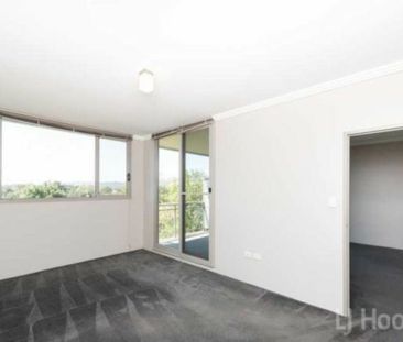 Modern Two Bedroom Ensuite Unit - Photo 1