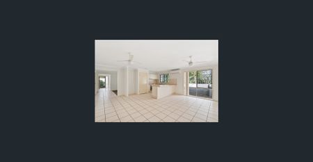 SPACIOUS FAMILY HOME LOACATED IN A GREAT STREET - Photo 2
