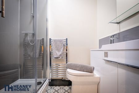 Upper Floor, Jubilee House Room 3 - Photo 5