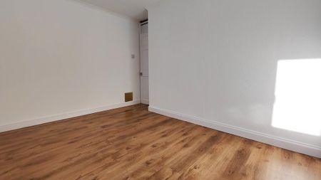 3 bedroom detached house to rent - Photo 4