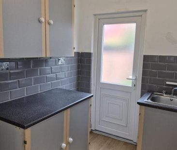 3 bedroom semi-detached house to rent - Photo 6