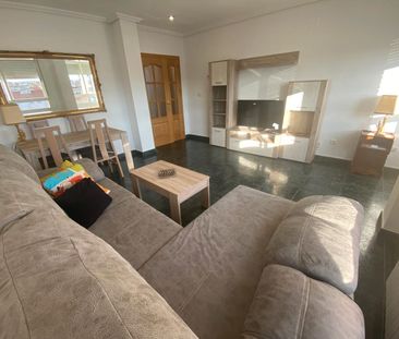 Apartamento de alquiler en Calle Feria, Fátima - Photo 2