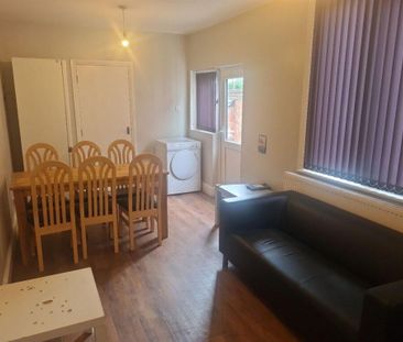 6 bedroom terraced house to rent - Photo 2