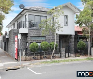 “Modern 2-Bedroom Apartment” - Photo 3