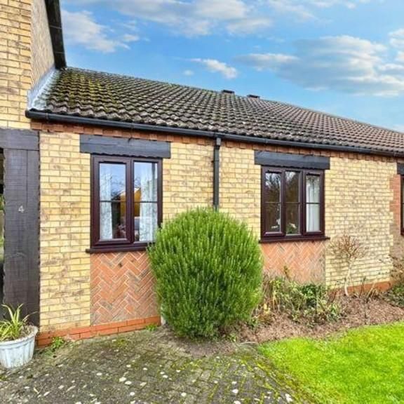 2 bedroom terraced bungalow to rent - Photo 2