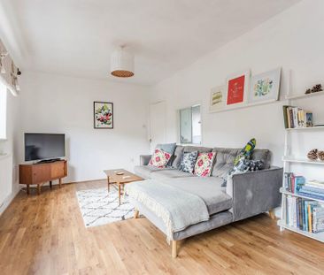 2 bedroom flat to rent - Photo 2