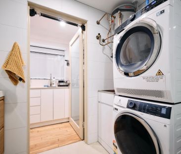 Stylish Studio with Parking in a Prime Inner West Location - Photo 2