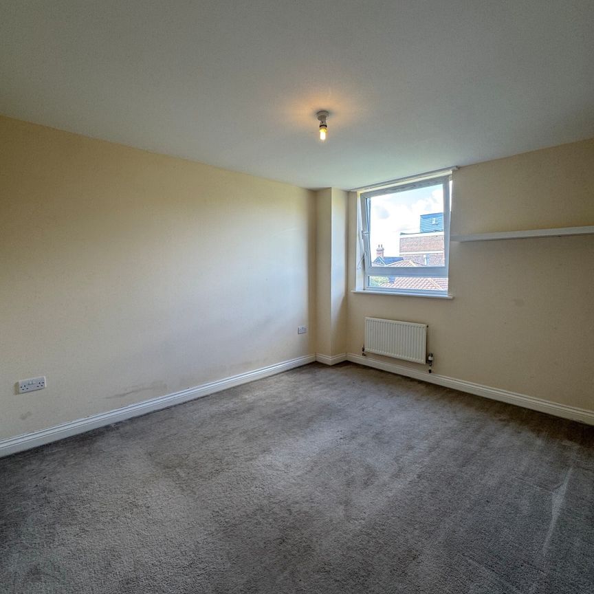 QUEENSWAY, BLETCHLEY - 1 BEDROOM - Photo 1