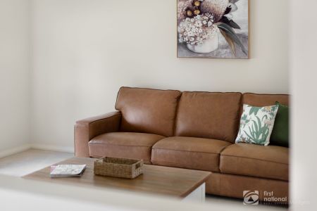 COMFORTABLE AND CLOSE TO CBD - Photo 2