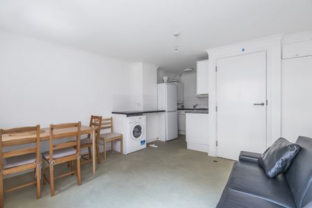 Old Jamaica Road, London, SE16 flat to rent - Photo 5