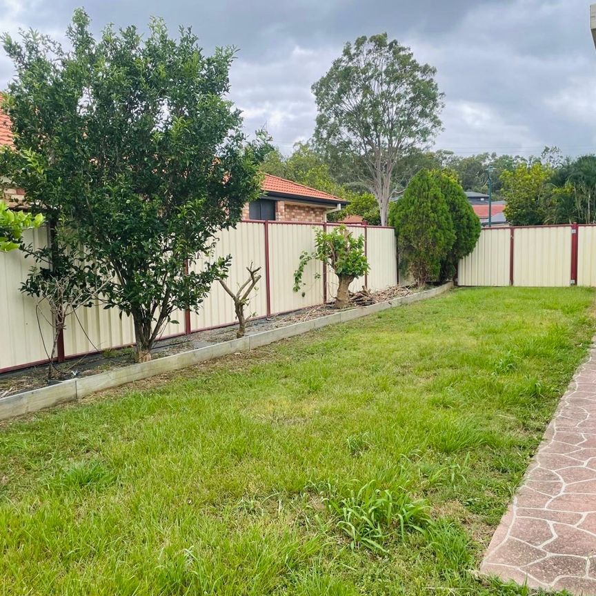 Spacious Family Home in Stretton College Catchment&excl; - Photo 1