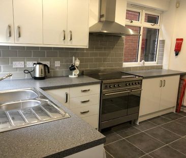 4 bedroom terraced house to rent - Photo 2