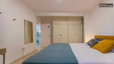 Room in a shared 5-bedroom apartment for rent in Benimaclet, perfect for professionals and students - Photo 3