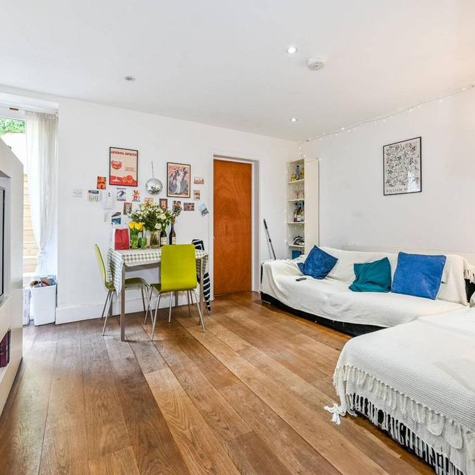 3 bedroom flat to rent - Photo 1
