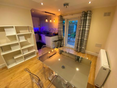 Room in a Shared Flat, Seacole Close, W3 - Photo 3