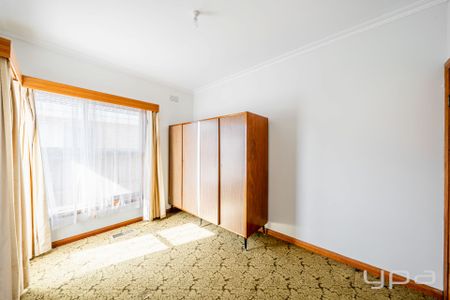 CHARMING FAMILY HOME IN A CENTRAL LOCATION! - Photo 4