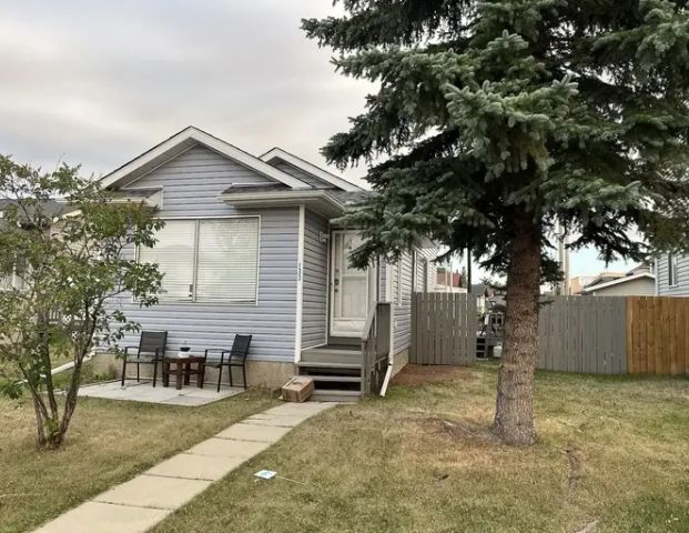 Whole house for rent in Taradale | Calgary - Photo 1