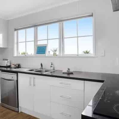 Fully Furnished 4 Bedroom House in Remuera - Photo 1