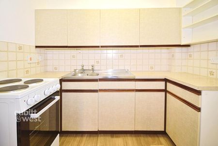 1 bedroom retirement property to rent - Photo 3