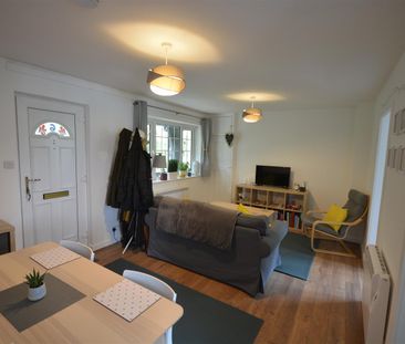 Drummond Gardens, Christ Church Mount, Epsom, Surrey, KT19 8RP - Photo 2