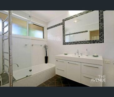 11 Lukes Lane, Baulkham Hills, NSW 2153 - Photo 5