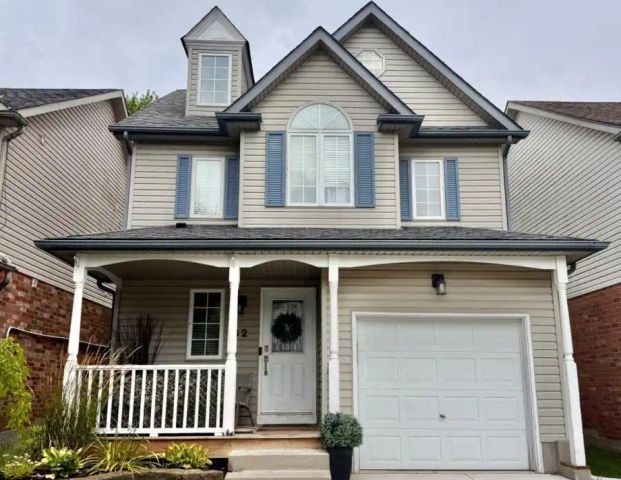 32 MARCY CRESCENT — 3 Bedroom - Photo 1