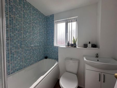 3 bedroom detached house to rent - Photo 2