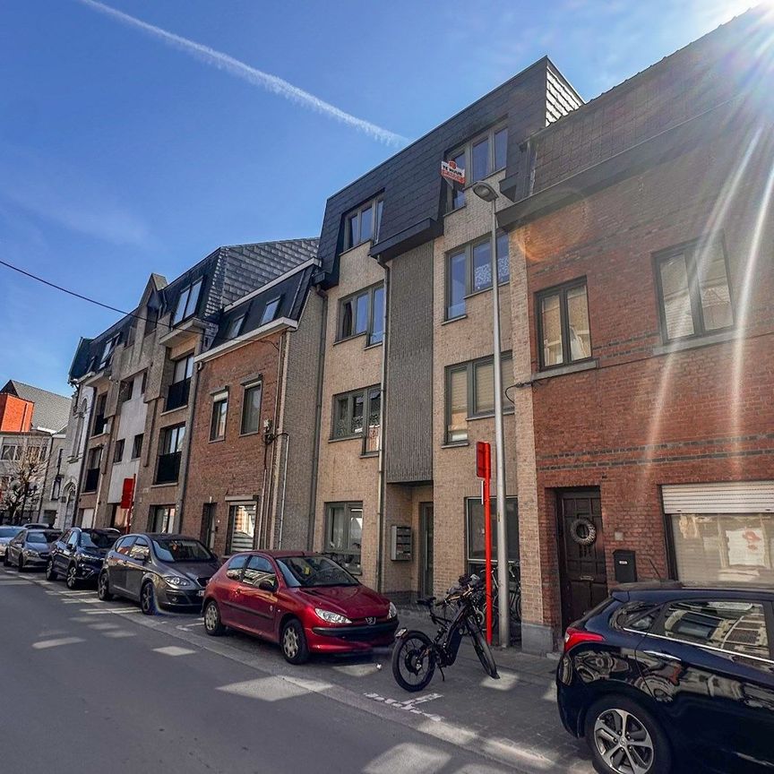 Ruim appartement met studio en terras in Lokeren - Photo 1