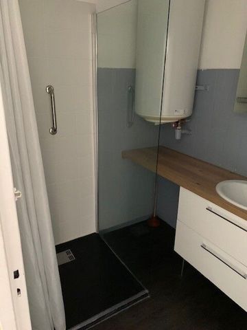 Appartement 3 pièces 63m2 MARSEILLE 7EME 1 098 euros - Photo 2