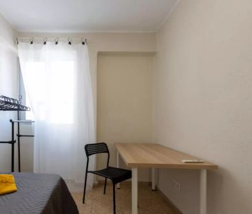 Single Bed in Room in a shared 4-bedroom apartment for rent in Torr... - Photo 4