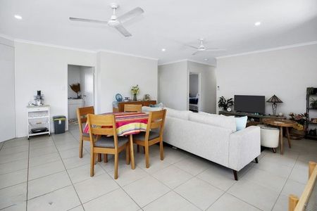 BEACHSIDE LIVING - IMMACULATELY PRESENTED VILLA! - Photo 2