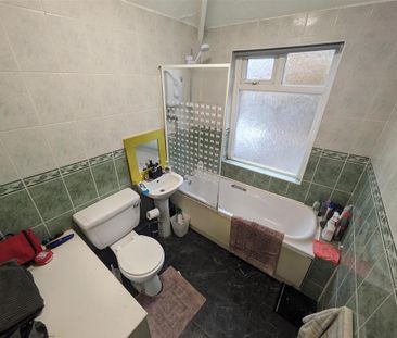 3 bedroom private hall to rent - Photo 4