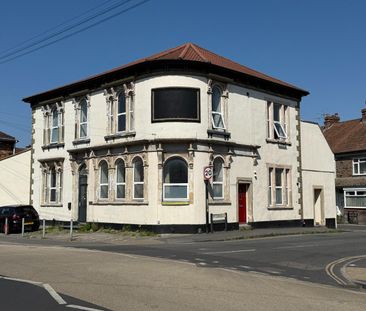 Clouds Hill Road, Bristol - Photo 1