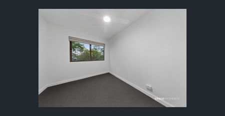 Renovated, Bright And Airy Apartment In The Heart of New Farm - Photo 4