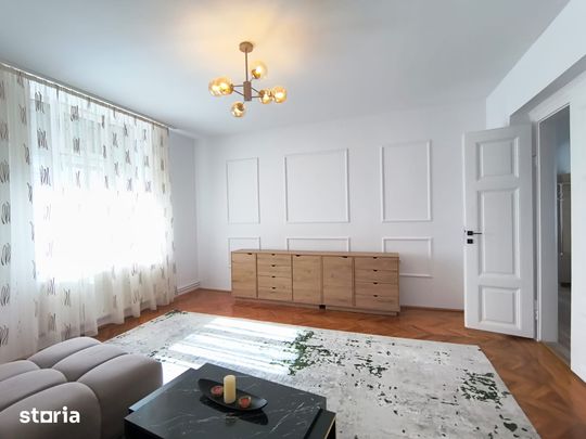 De închiriat: vilă renovată, Mihai Eminescu. 1 000 E/lună. Comision 0 - Photo 1