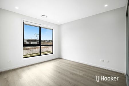Brand New 3 Bedroom Home - Available Now! - Photo 3