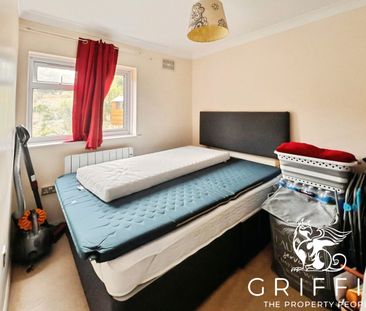 Salisbury Road, Grays, RM17 - Photo 3