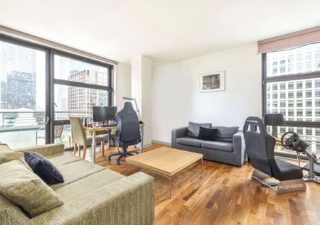 Two bedroom apartment located in a dockside development close to the Canary Wharf estate and Bank Street. - Photo 2