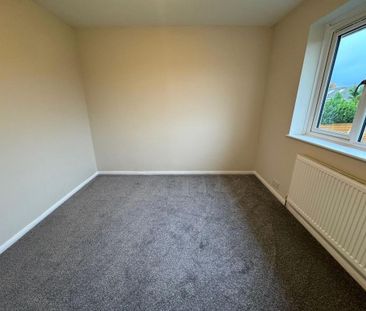 4 bedroom semi-detached house to rent - Photo 4