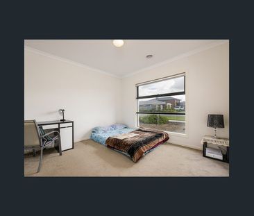 Spacious & Modern Family Home in Prime Keysborough Location - Photo 3