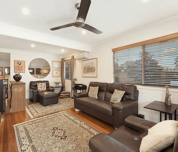 Lovely home, space for a caravan & walk to the beach - Photo 2