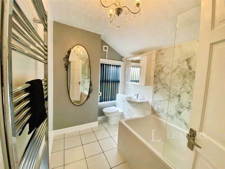 2 bedroom property to rent Kings Road, Kings Heath, Birmingham, West Midlands, B14 - Photo 2