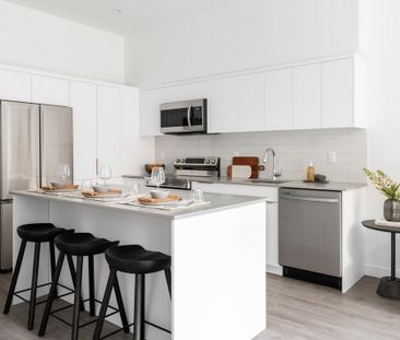 1 Bedroom + Den - Photo 6