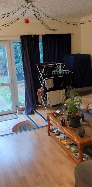 4 Bed Terraced House, Berkeley Close, SO15 - Photo 1