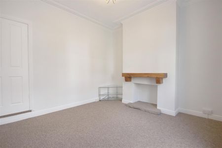 2 Bedroom House - Mid Terrace To Let - Photo 5