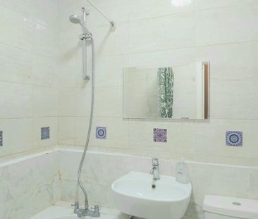 1 bedroom in a house share to rent - Photo 5