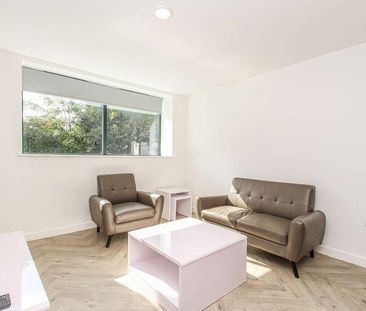 Broadgate, Beeston, NG9 - Photo 1