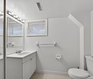 For Lease - 764 Botany Hill(Lower Unit) Crescent, Newmarket, Ontario - Photo 4