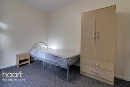 1 bedroom in a house share to rent - Photo 2