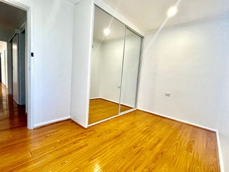 COSY 4 BEDROOM RENOVATED HOME - Photo 2